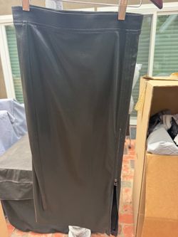 ATM skirt side zipper