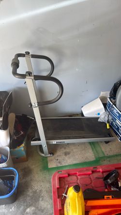 Treadmill Manual folds up not electric