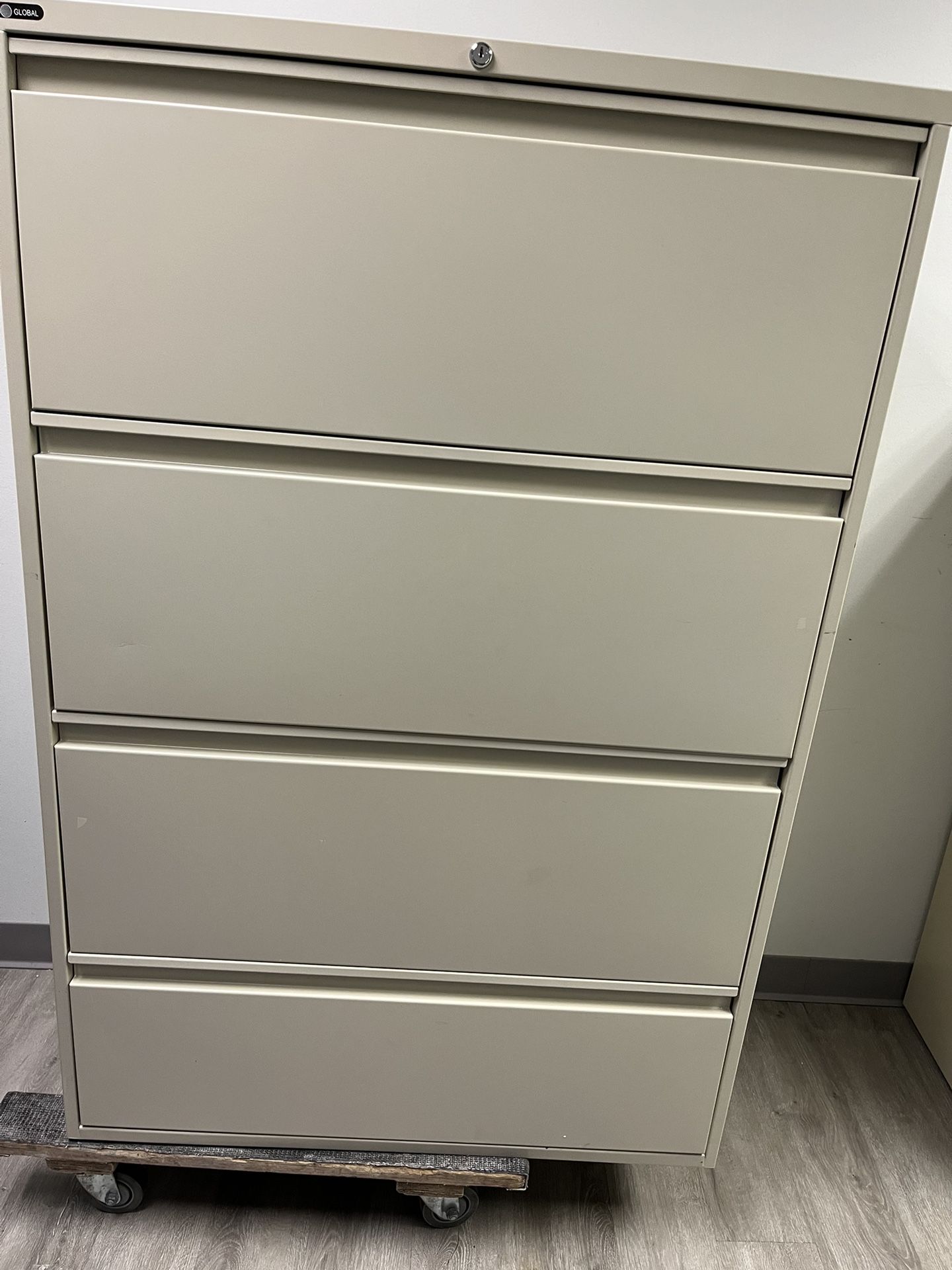 4 Drawer Lateral File Cabinet /no Keys (2)