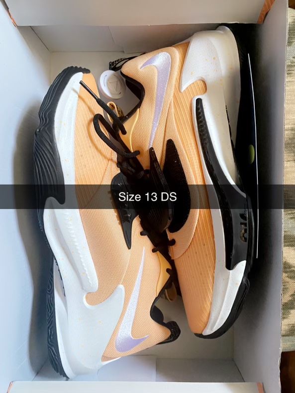 Giannias Basketball Shoe