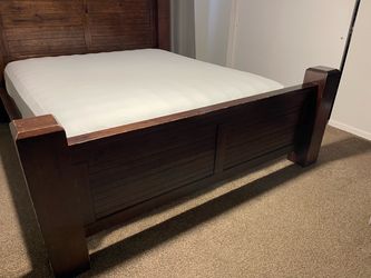 Cal king bed set NO MATTRESS INCLUDED