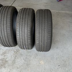 Size 225/45/R19 run flat good condition