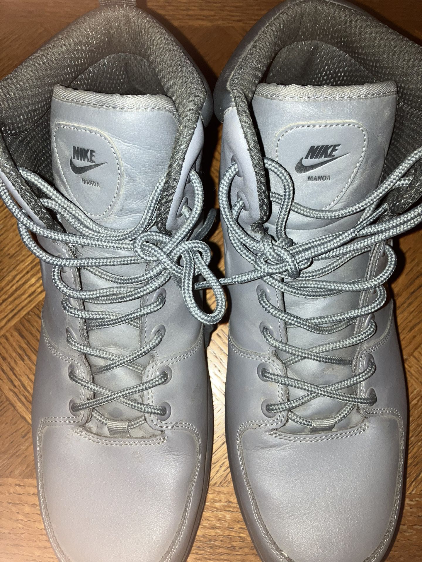 Men’s Nike Gray Manoa Boots Size 11.5- Gray