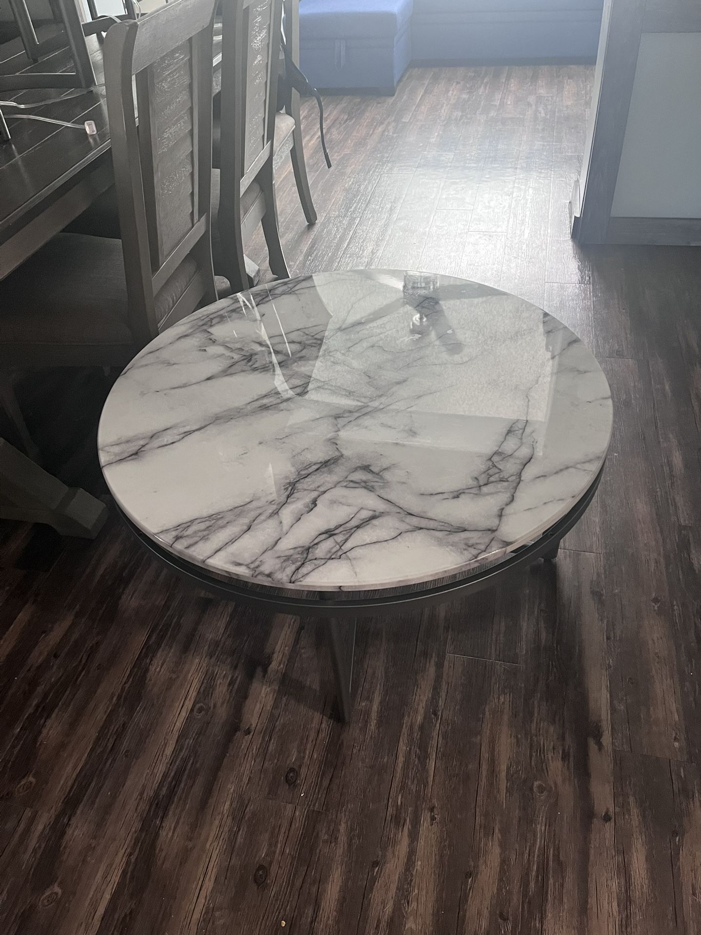 Cocktail Table W/ Matching End Tables and Lamps