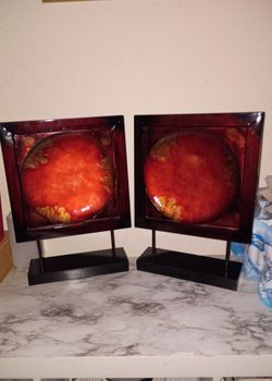 2 metal home decor from Kirklands in good conditions both for $20 pick up in Edinburg no holds