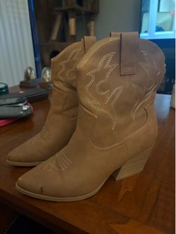 Women’s Western Cowboy Ankle Boots – Tan – Size 10