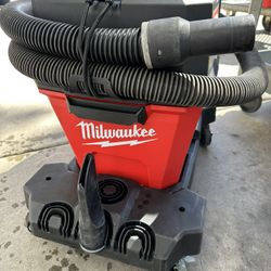 Milwaukee M18 Fuel 6gal Wet/dry Vac Like New 
