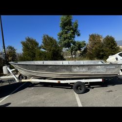 Gregor 15ft aluminum boat with Jonson 25hp outboard engine and trailer