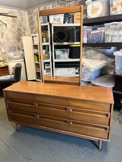 Bassett Mid Century 9 drawer dresser