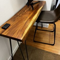 Desk And Chair 