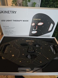 New Skinetry LED Light Therapy Face Mask