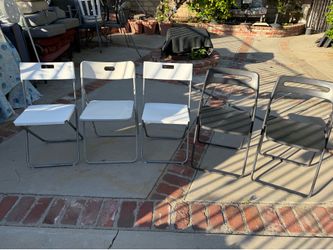 Set of 5 Folding Chairs must pick up tomorrow
