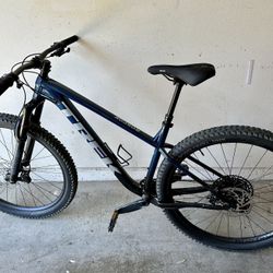 Trek Rosco 8 Size Large (New Gen)