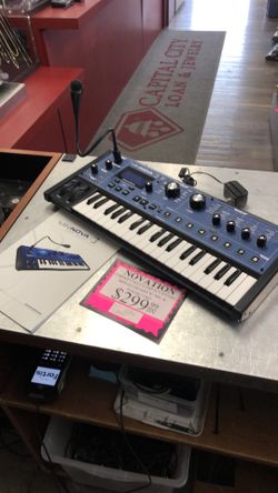 1003 Novation Mini Nova Synthesizer Corded 37key Compact Studio Midi Keyboard W/ Mic & Power Cord 011388