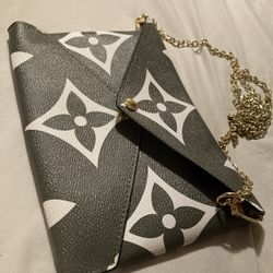 Gold Chain Link Clutch Super Rare Color Brand New 