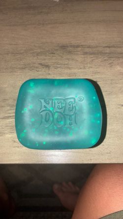 Blue glitter needoh