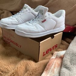 Levi’s White Sneakers 
