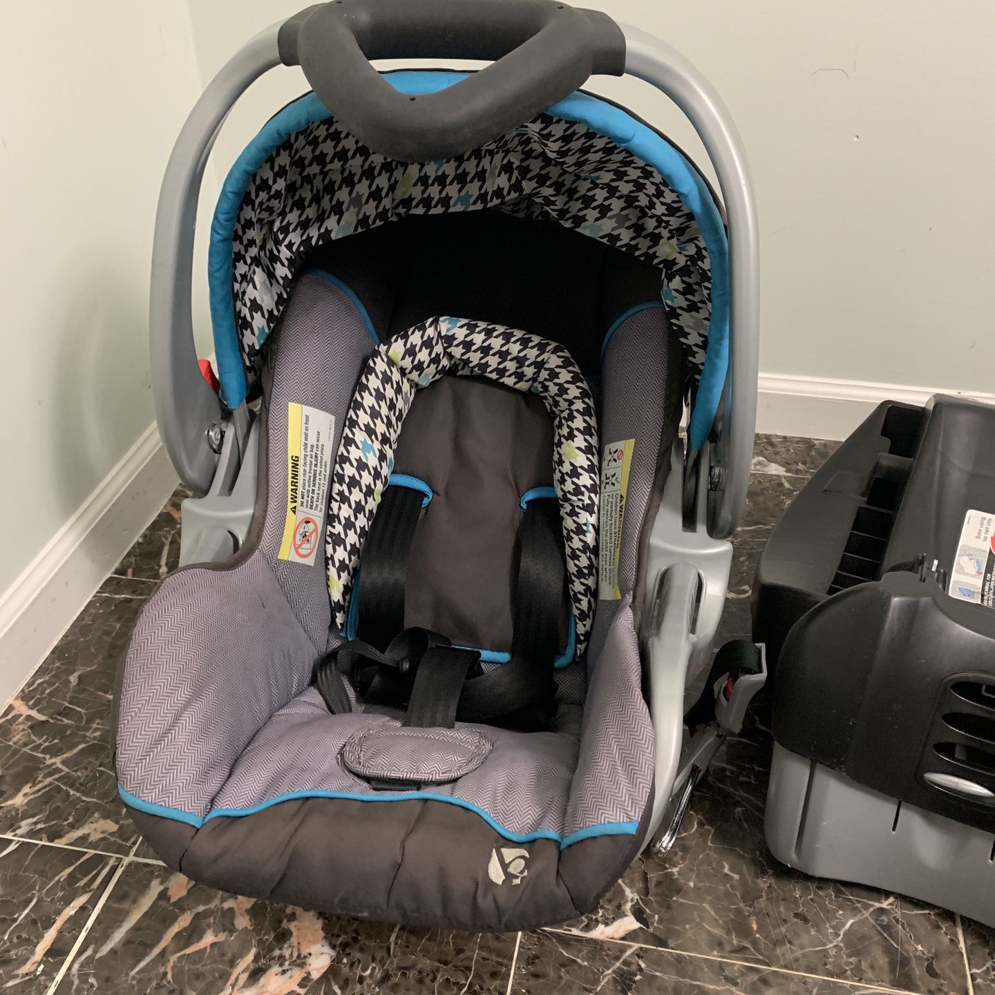Infant car seat with the base (No scammers plz)