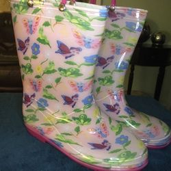 NEW BIG KIDS RAIN BOOTS SIZE 6 ONLY AVAILABLE