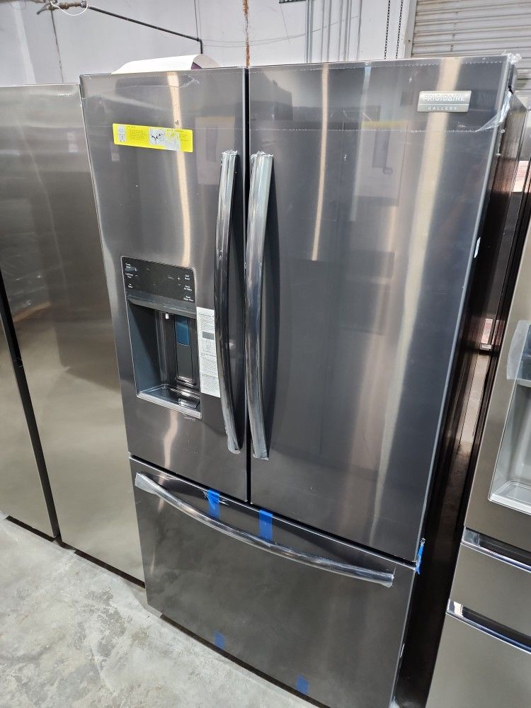 Frigidaire Gallery 27.8-cu.ft French Door Refrigerator With Dual Ice Maker with Water & Ice Dispenser. In Black Stainless Steel. (with Warranty)