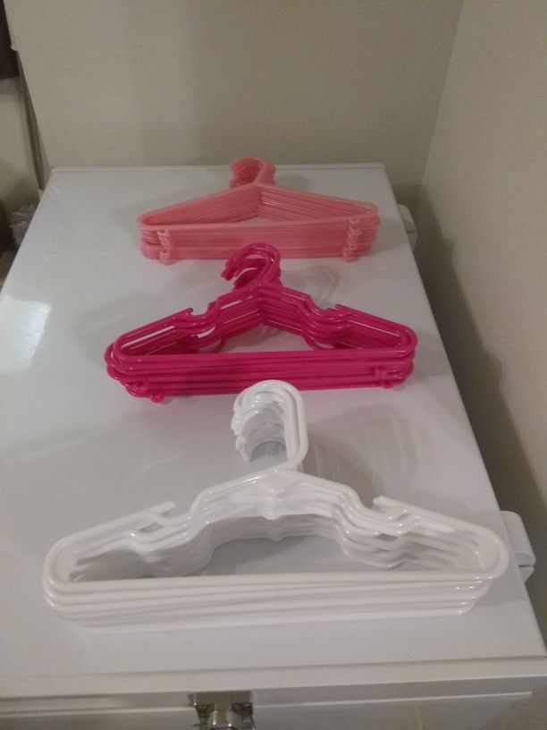 Non Slip Plastic Kids Clothes Hangers Pink-White 25 Count Out of Light Pink