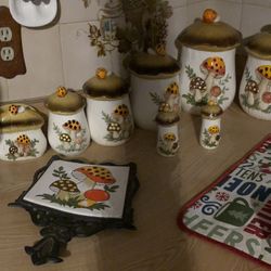 Merry Mushroom Canister Set With Click  And More 