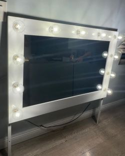 Vanity mirror