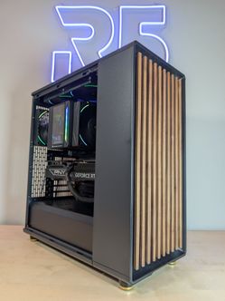 RTX 5080 // Ryzen 9800x3D /// 32GB DDR5 // 2TB Gen4 NVMe // WiFi 7