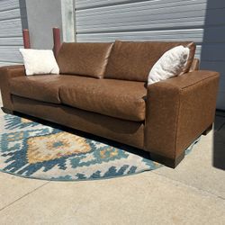Leather Luxury Couch (free Delivery) 