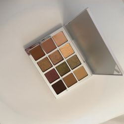 MAKEUP BY MARIO PALLET 