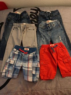Levi’s bundle size 2T