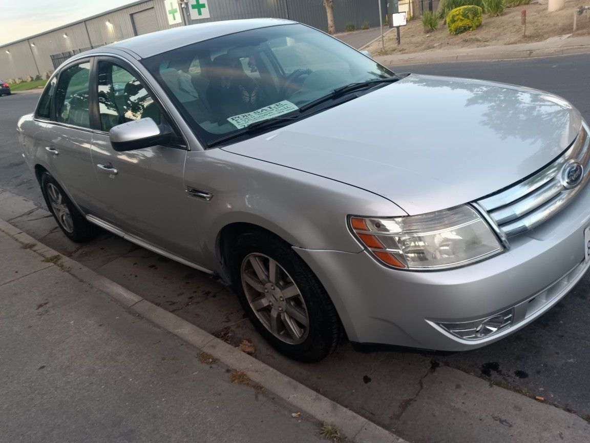 2010 Ford Taurus
