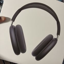 Airpod 3 & 4 and Airpod Maxes