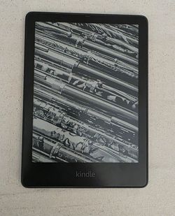 Amazon Kindle Signature Edition 11th Gen 6.8inch 32gb with Folio case