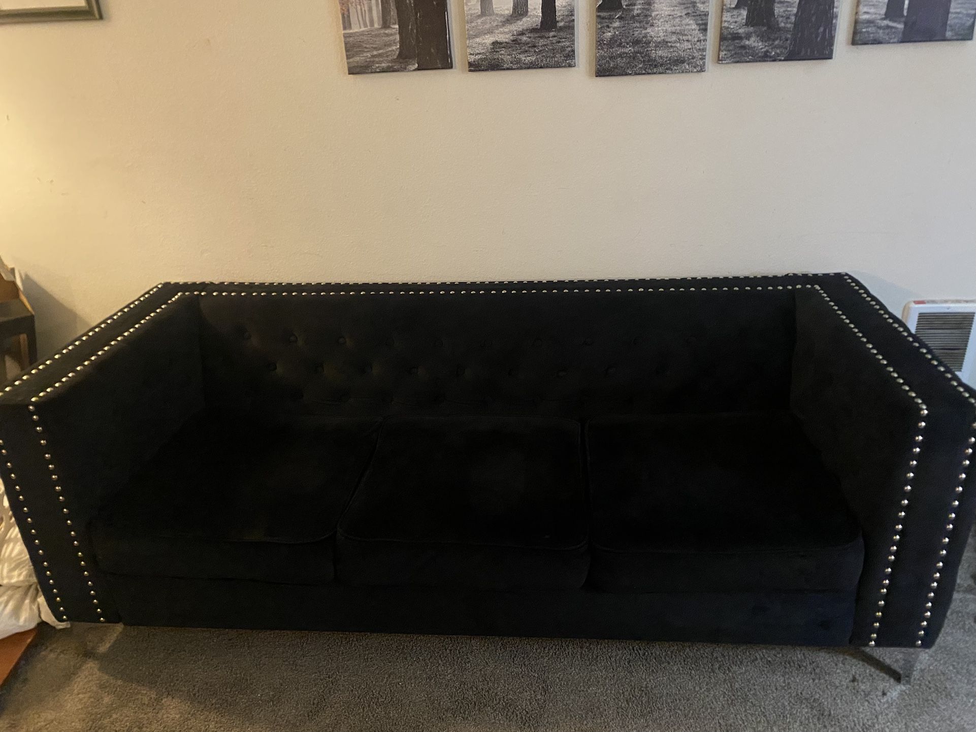 Vanida Charterhouse Couch
