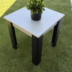 Modern Black Side Table / Nightstand 