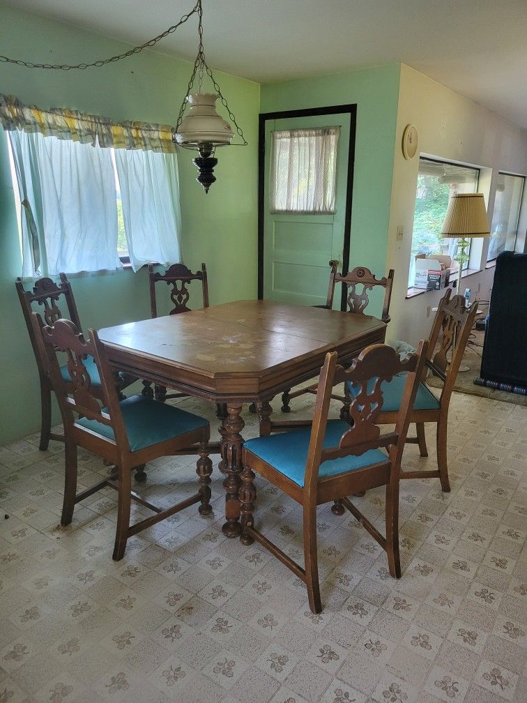 Antique Farm house Kitchen Table and Chairs 