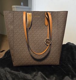 Brand New Michael Kors Purse 