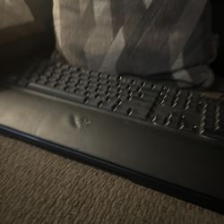 Razer Ornata Chroma Keyboard (RGB) (with arm rest)