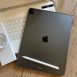 iPad Pro 12.9” (M2 chip / 2022 model) 6th Generation 128GB with  keyboard case and stylus pen 