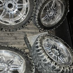 22x10 Fuel Mavericks 6x5.5 Chevy Lug Pattern 