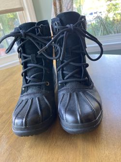 Ugg Azaria Boot Women 6 New With box 