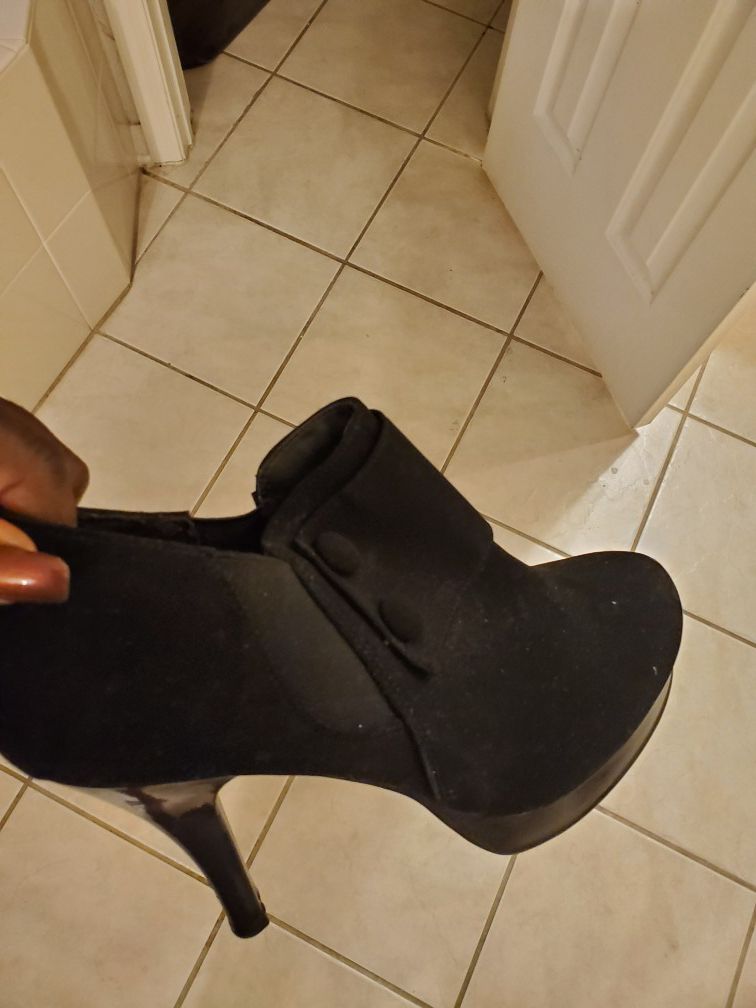 Black bootie heels size 9 1/2