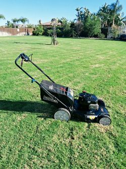 Lawnmower Craftsman Self-Propelled Briggs and Stratton Engine