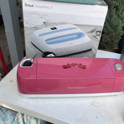 Cricut Explorer Air2 With Easy press And Some Accessories 