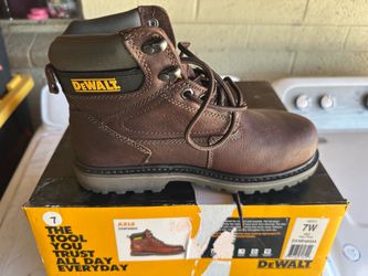 Dewalt boots 🥾 new