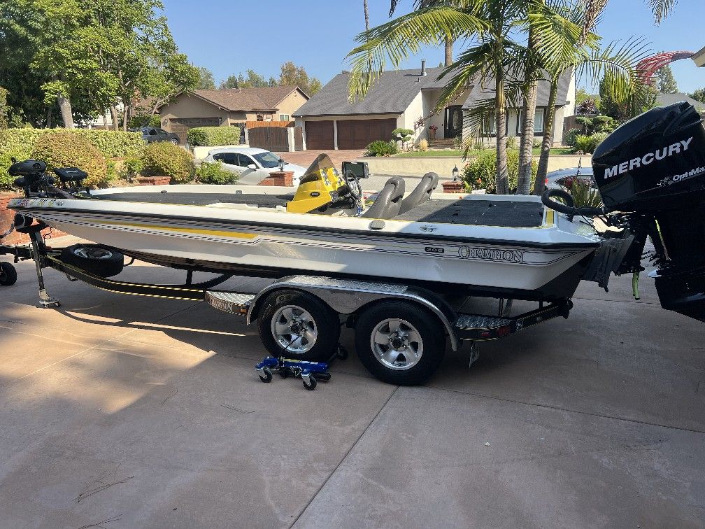2008 Champion Bass boat