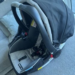 Graco SnugRide Lite LX infant car seat 