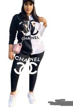 Woman two piece set.