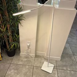 SmartLight Full Spectrum LED Floor Lamp: Adjustable Intensity, Touch Sensor / Lampara Con Luz De Diferentes Intensodqdes Y Tonos De Color